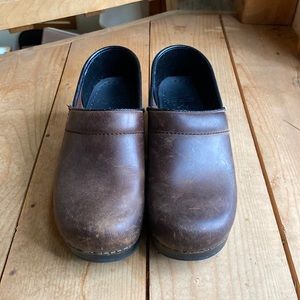 Dansko Brown Leather Clogs size 35 (5.5)